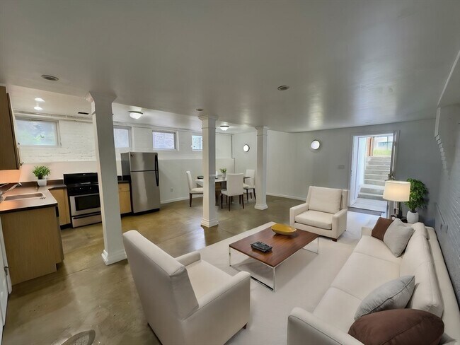Building Photo - 72 Frankfort St Unit B Rental