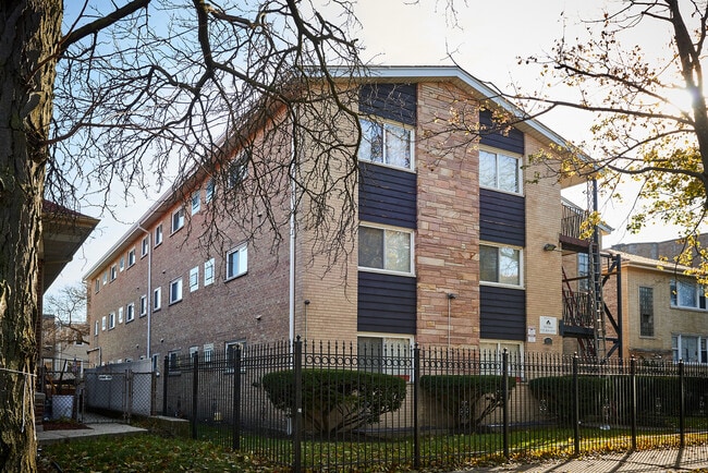 Photo - 7455 N Ridge Blvd Apartment Unit C3