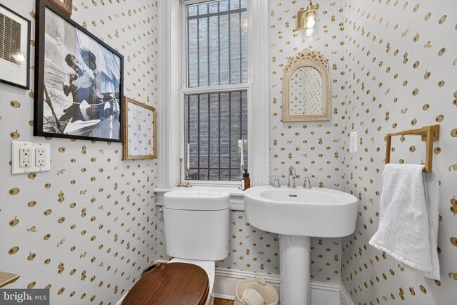 Photo - 1731 Riggs Pl NW