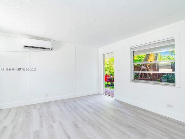 Photo - 2020 Miami Rd Unit B