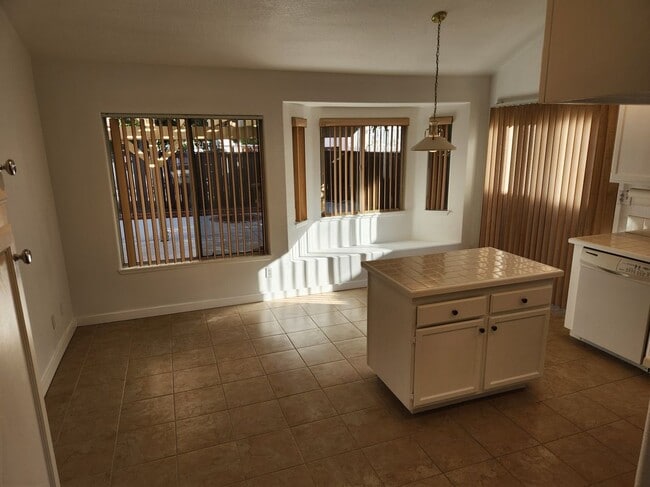 Photo - 2125 Tehachapi Dr