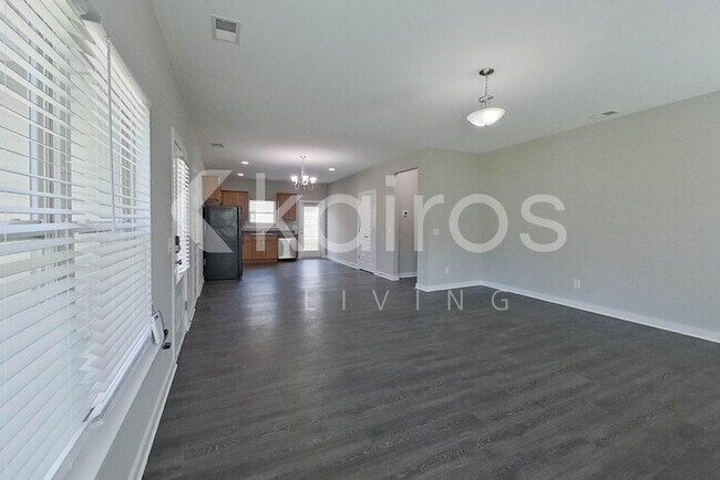 Photo - 344 White Oak Cir