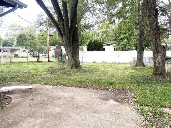 Photo - Florissant - 3 Bed 1-1/2 Bath with Partial...