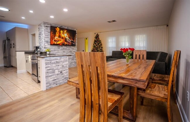 Photo - 2719 Forest Knoll Dr