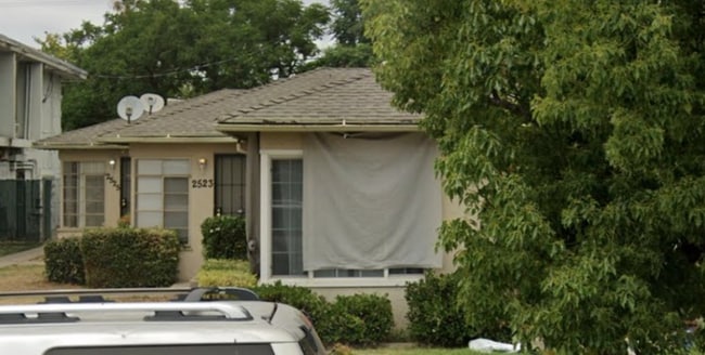 Building Photo - 2521 E Harvard Ave Rental