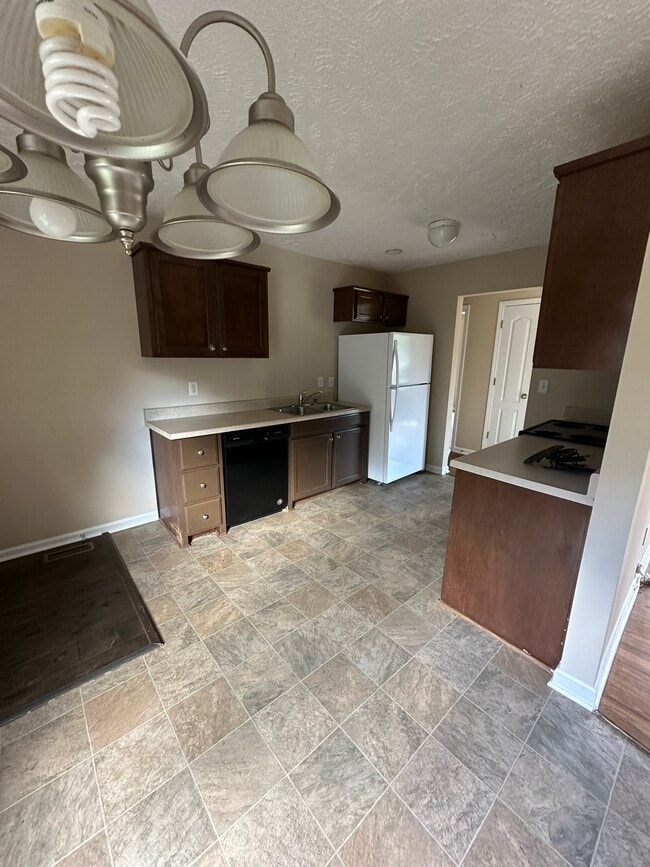 Photo - 104 Shirley Ct