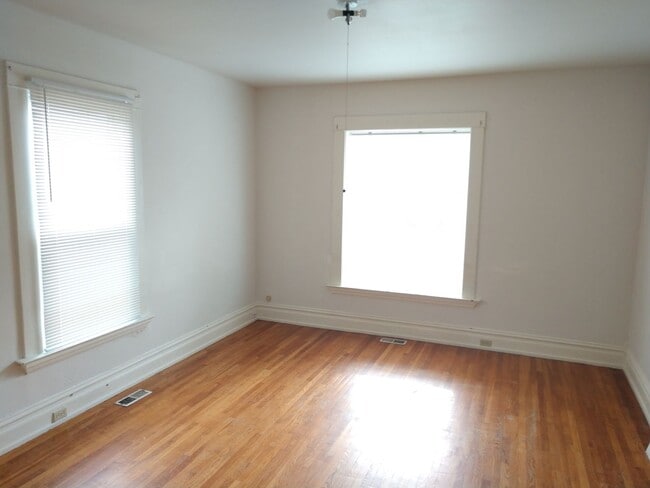 Photo - 2228 Yew St