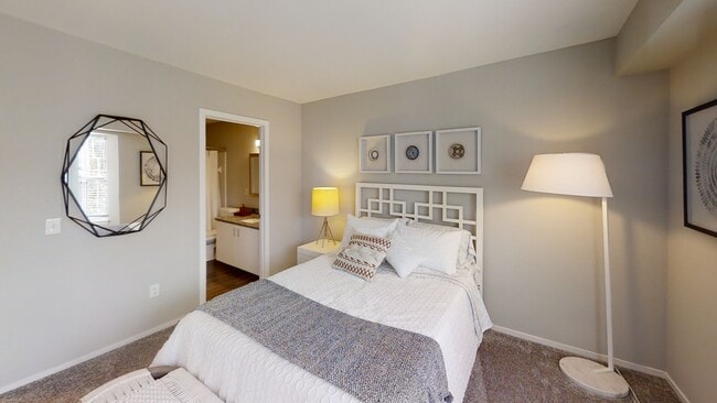 Iris - 2BR, 2BA - 985 SF