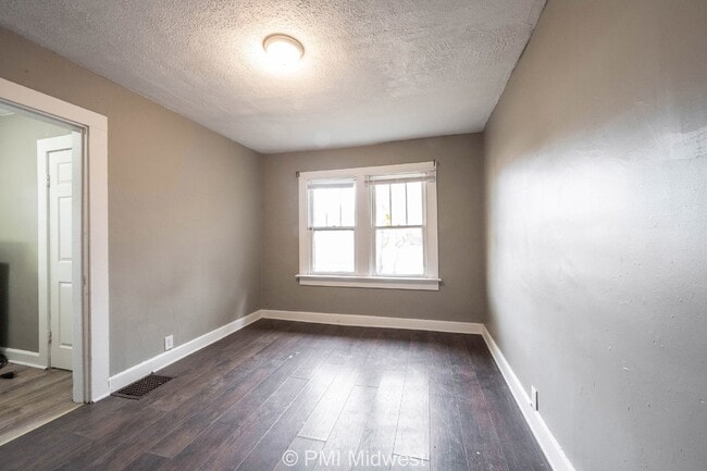 Photo - Charming 1 Bed Duplex with Full Bath in In...