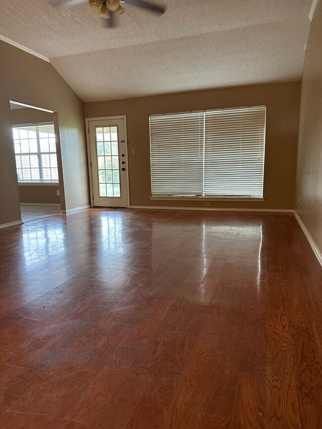 Photo - 3601 Warbler Ave