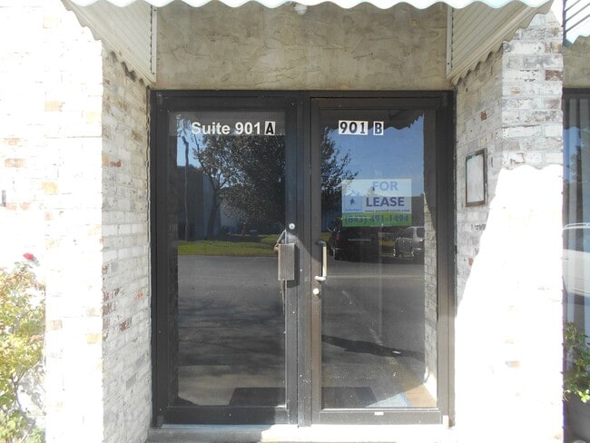 Photo - Second floor 1 bedroom, 1 bath suite in great location Unit 901-B