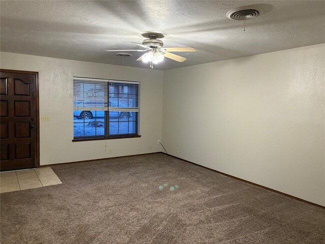 Photo - 153 Tobi Ave