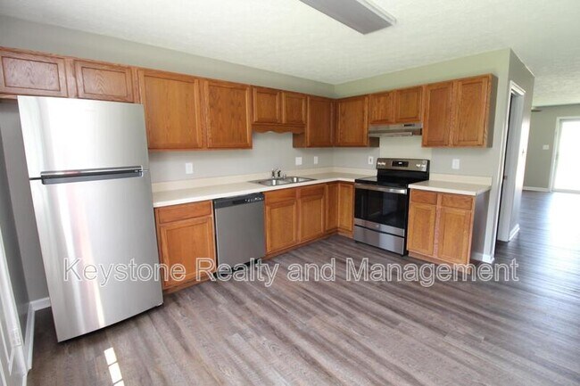 925 L C Ave