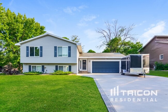 Photo - 7030 Sherwood Rd House