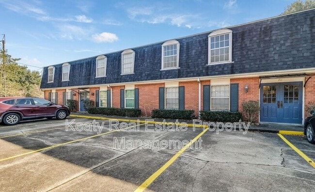 Photo - 211 Versailles Blvd
