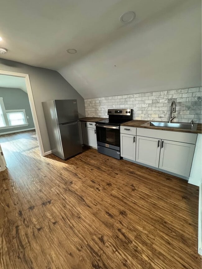 Photo - 2600 Melrose Ave