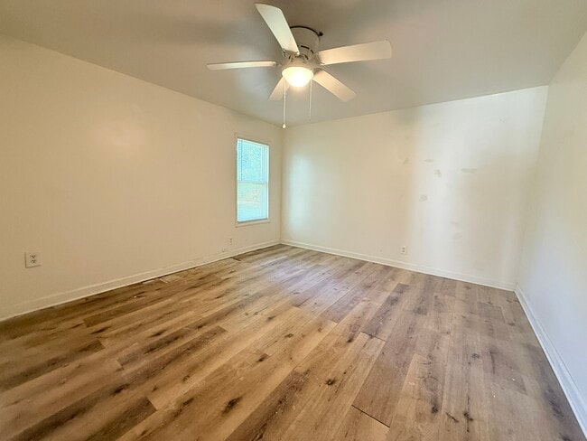Photo - 208 Moss St
