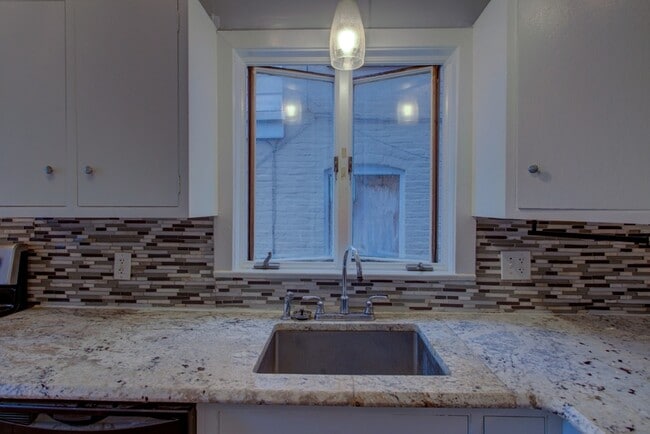 Photo - 593 N Plum St