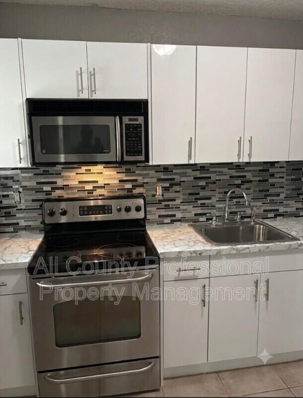Building Photo - 407 SE 3rd Ave Unit B