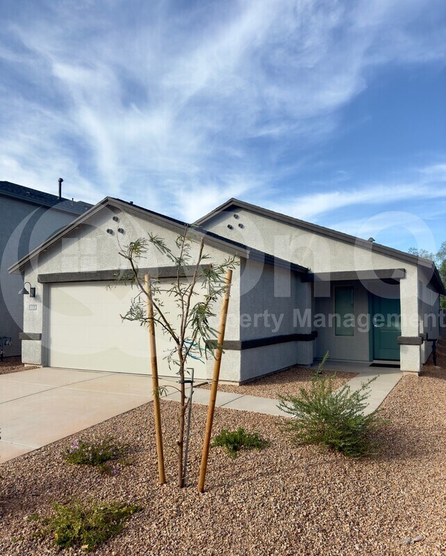 Photo - 4069 E Market St