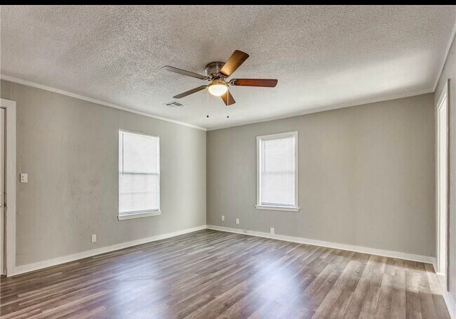 Photo - 3706 N Rockwell Ave