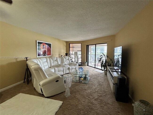 Photo - 7338 Fairfax Dr Unit 203