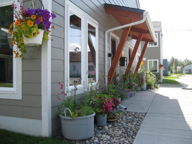 Photo - 350 S Santa Claus Ln