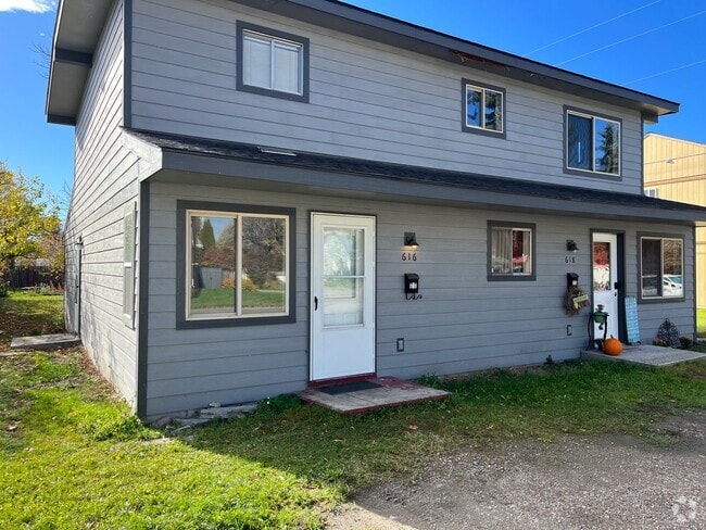 Building Photo - 616-620 11th St W Unit 616 11th St W Rental