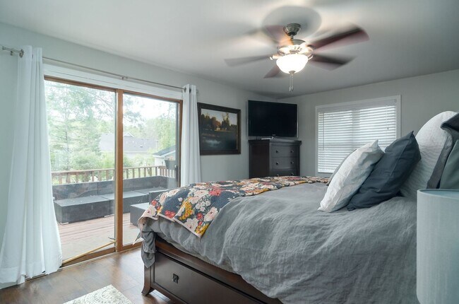 Photo - Nice Updated 3br/3ba In Wayzata (1 car garage)