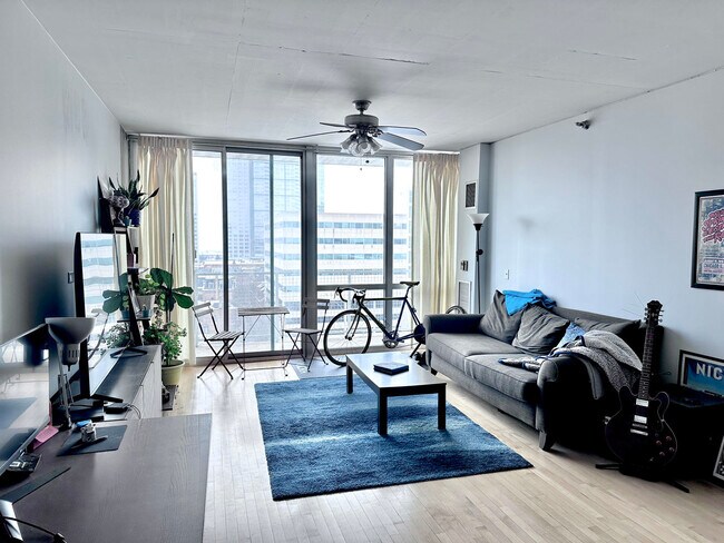 Photo - 1845 S Michigan Ave Unidad 1109