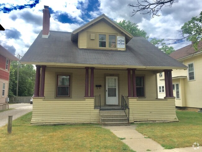 Building Photo - 4 Bedroom House Across from EMU! Available...