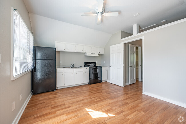 1BR, 1BA - 500SF
