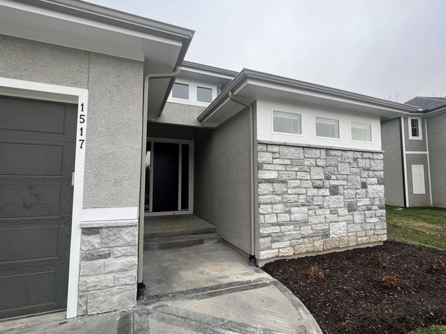 Photo - 1517 SW Hedgewood Ln