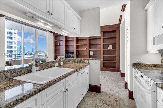 Photo - 808 Brickell Key Dr Unidad 3603