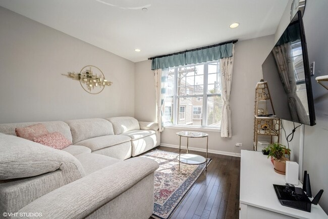 Photo - Lexington Circle West