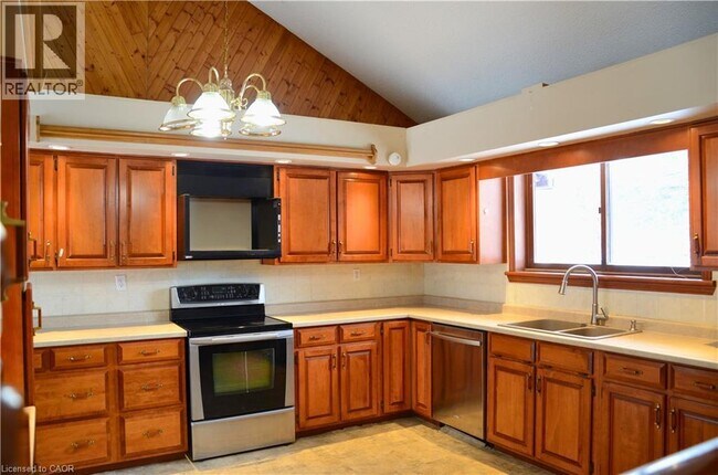 Photo - 1045 Tremaine Ave S