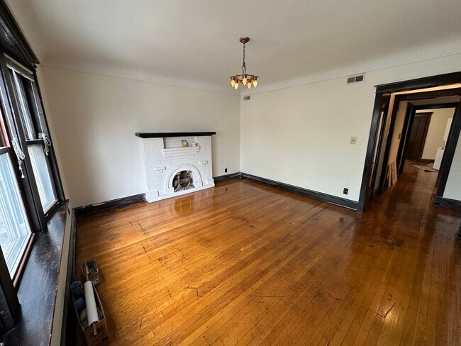 Photo - 1929 W Larchmont Ave Unit #2