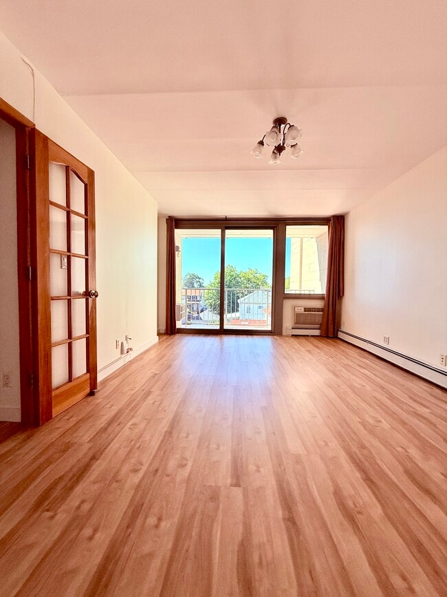 Building Photo - 515 Anderson Ave Unit 5G