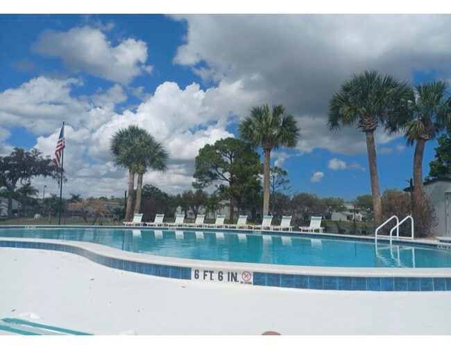 Photo - 2250 Candlewood Ln E