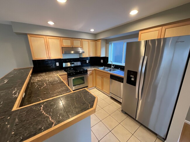 Building Photo - MAGNOLIA 3 BED, 1.5 BATH TOWNHOME FOR RENT...