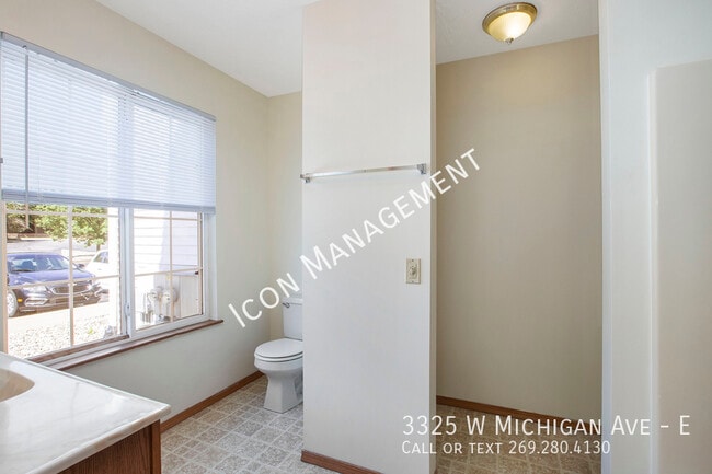 Photo - 3325 W Michigan Ave