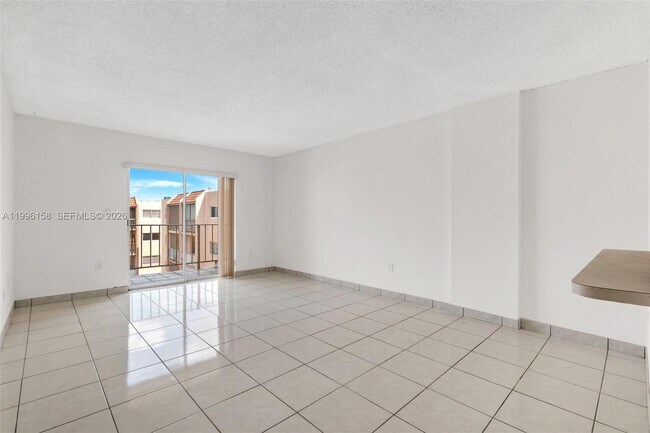 Photo - 6130 W 19th Ave Unidad 305