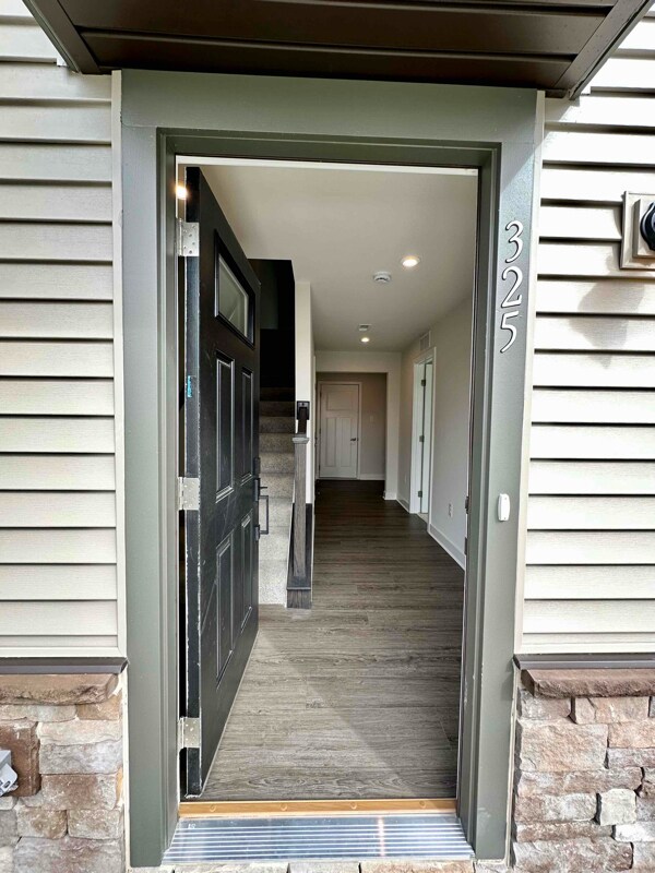 Photo - 325 E Cochran St