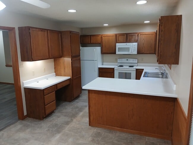 Photo - 3 bdrm, 2.5 bath, 2 car garage House For Rent