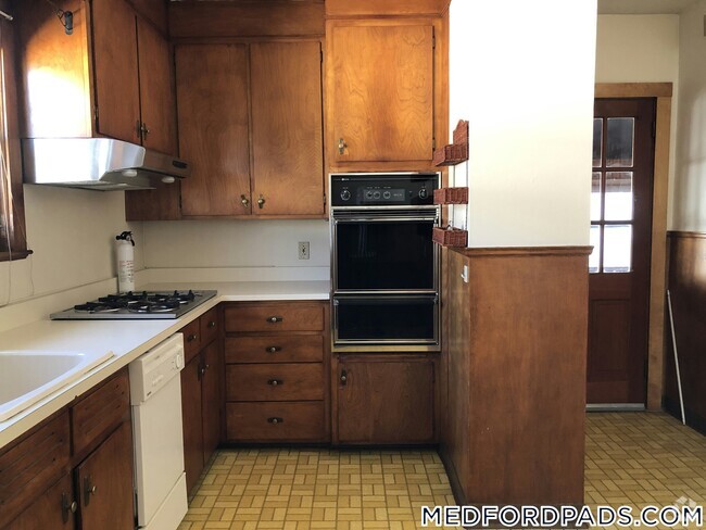 Building Photo - 51 Windsor Rd Rental