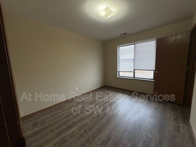 Photo - 729 E Bain St