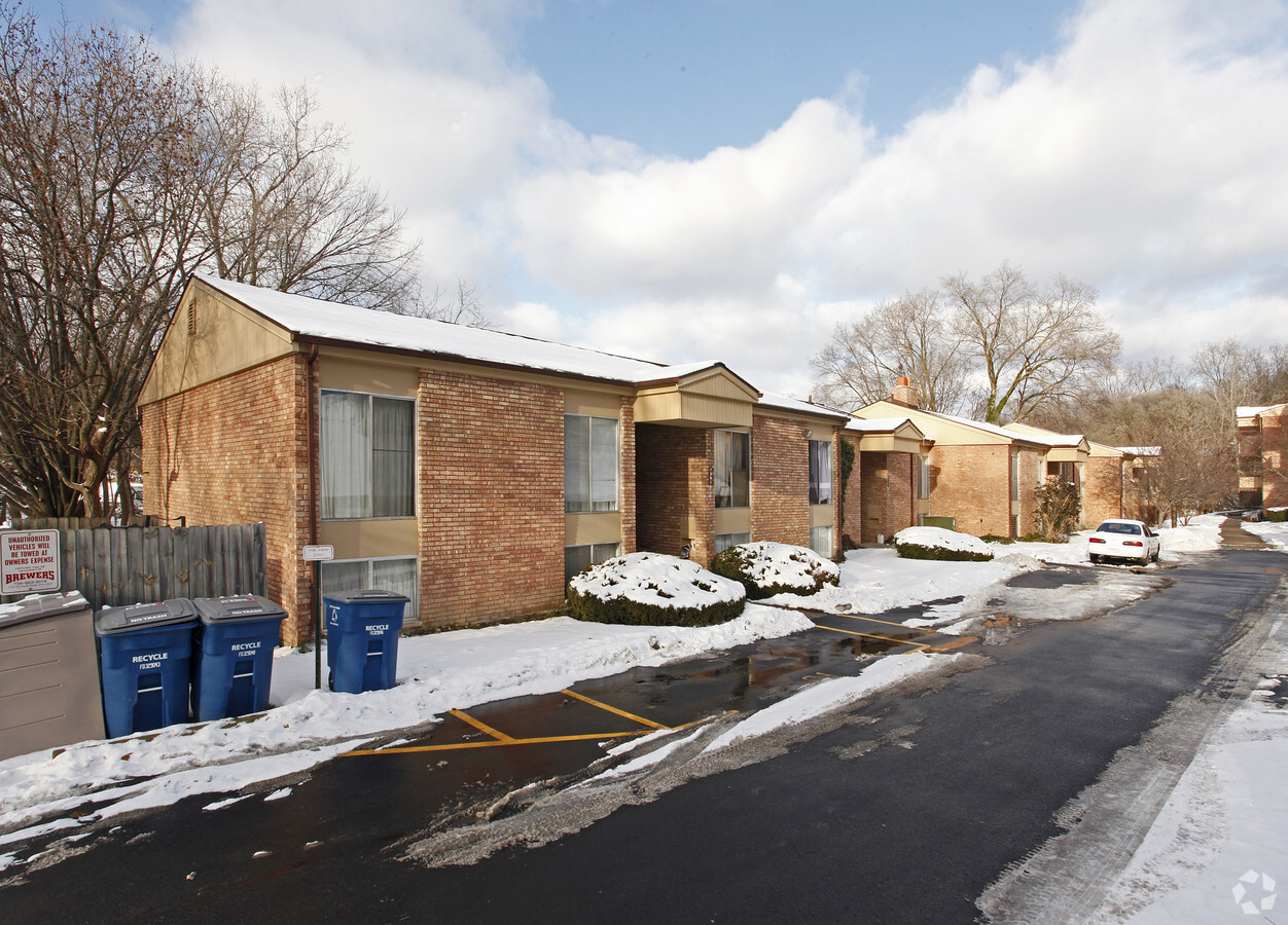 Brookside Apartments - Brookside Apartments