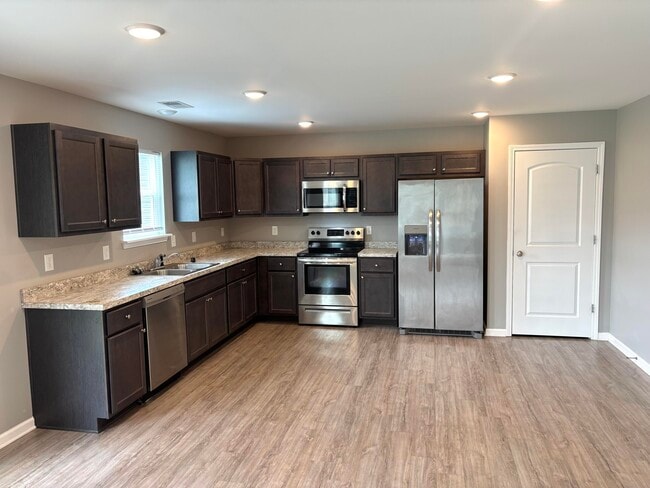 2436 Feathersound Wy