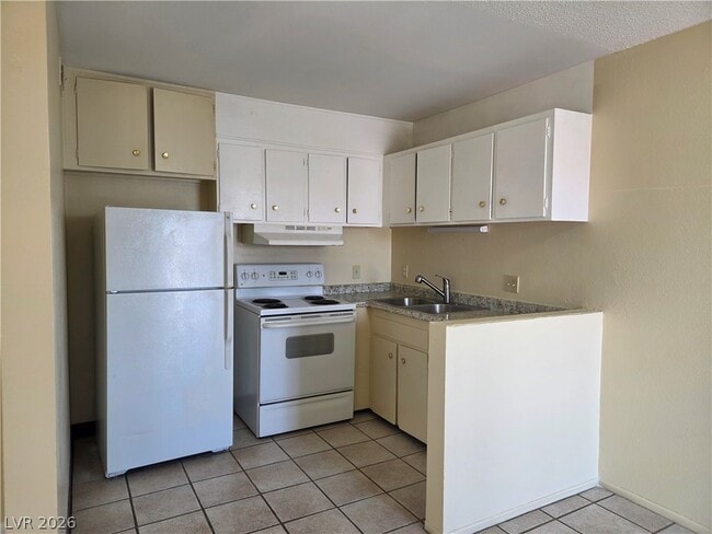 Photo - 489 North Cir