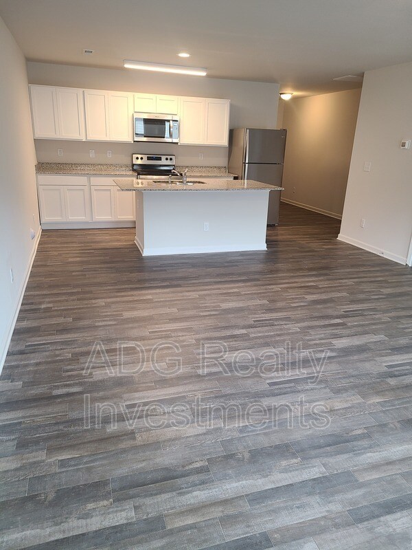 Photo - 1459 Cypress Loop